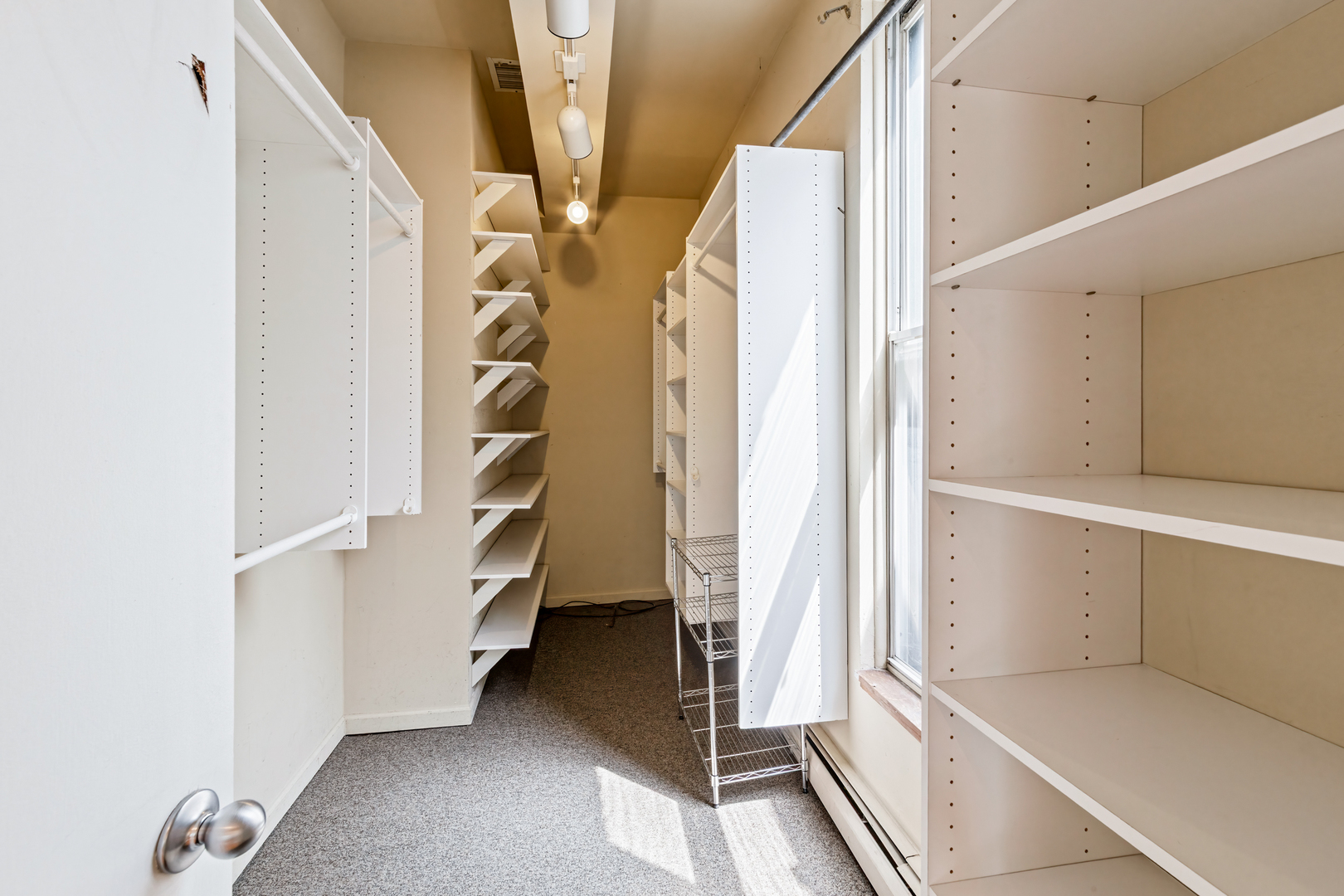 902 W Newport Avenue Unit: 2