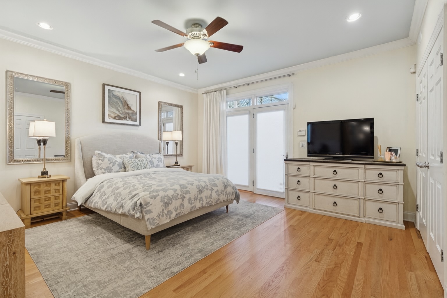 1724 N Mohawk Street Unit: 1