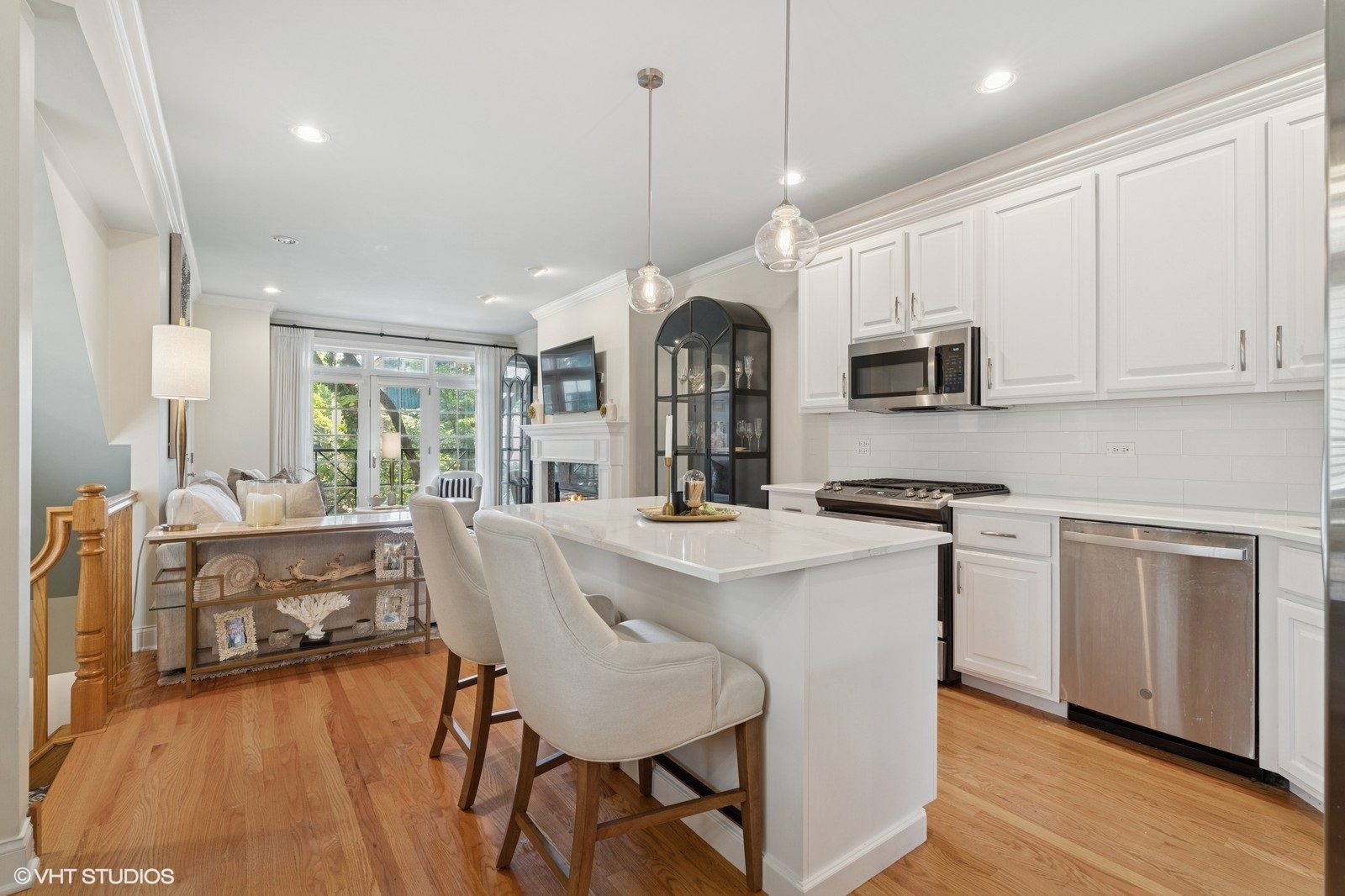 1724 N Mohawk Street Unit: 1