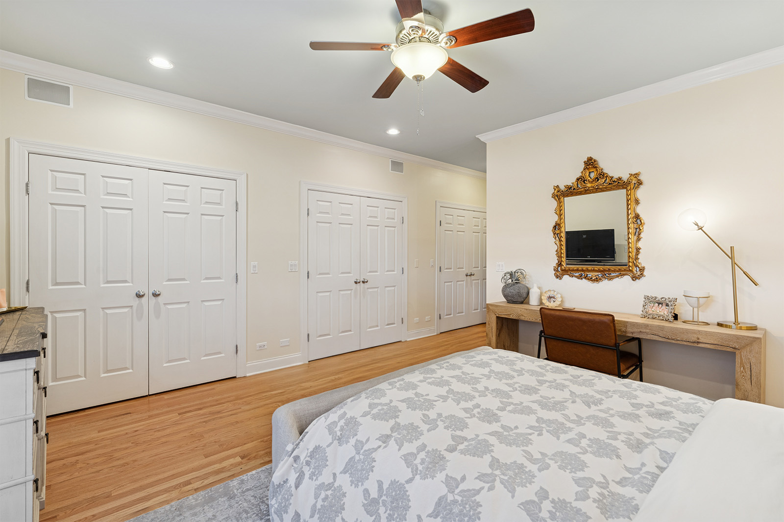 1724 N Mohawk Street Unit: 1