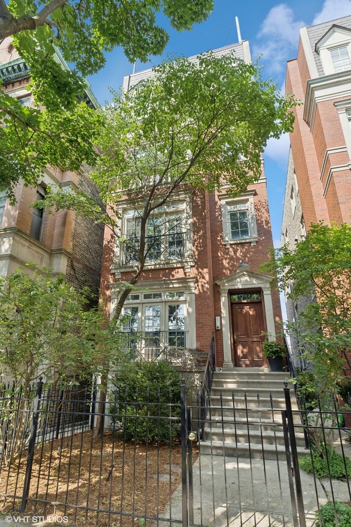 1724 N Mohawk Street Unit: 1