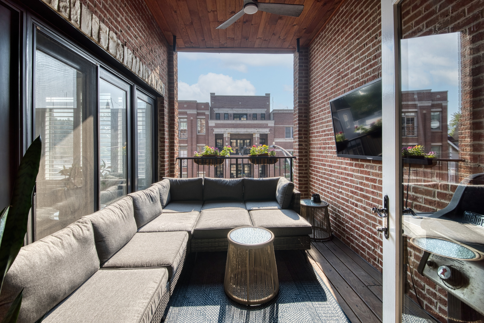 2626 N HALSTED Street Unit: 3