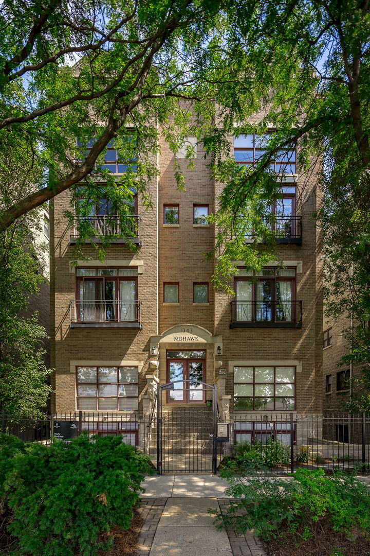 1343 N MOHAWK Street Unit: 3N