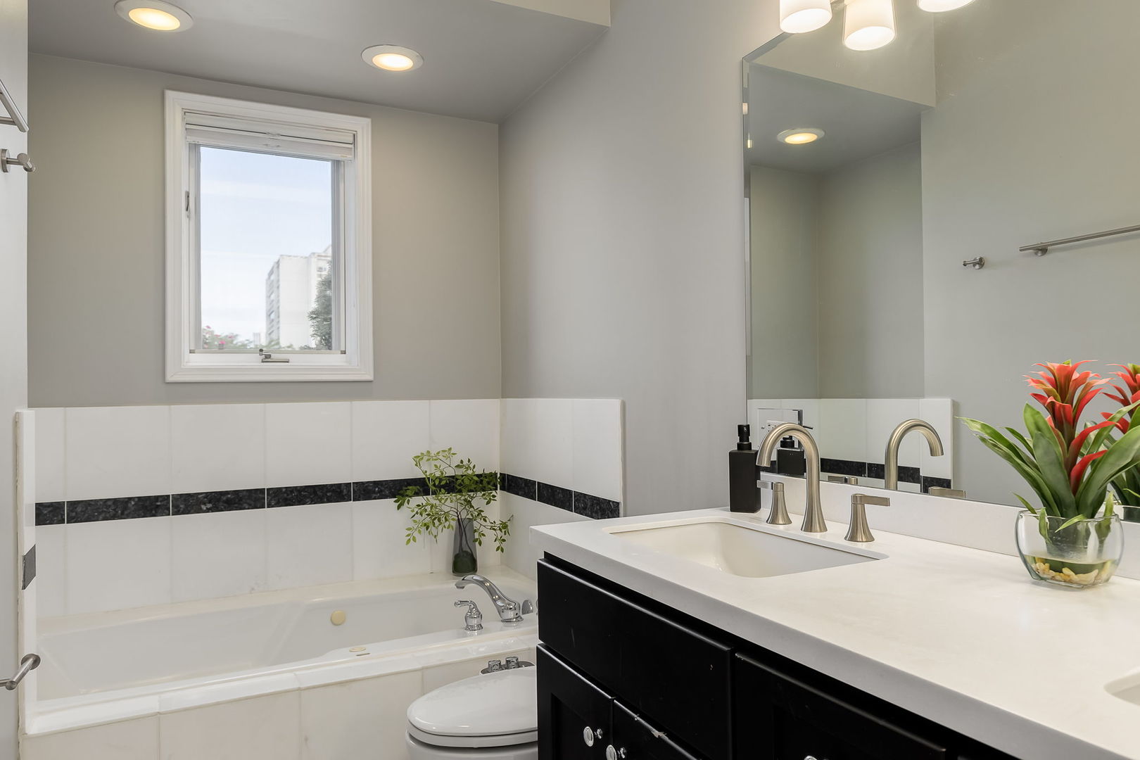 1343 N MOHAWK Street Unit: 3N