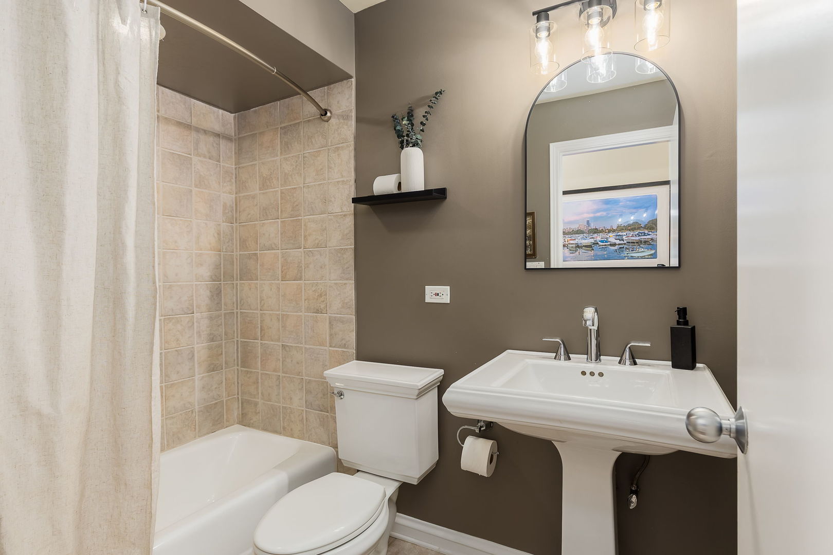 1343 N MOHAWK Street Unit: 3N