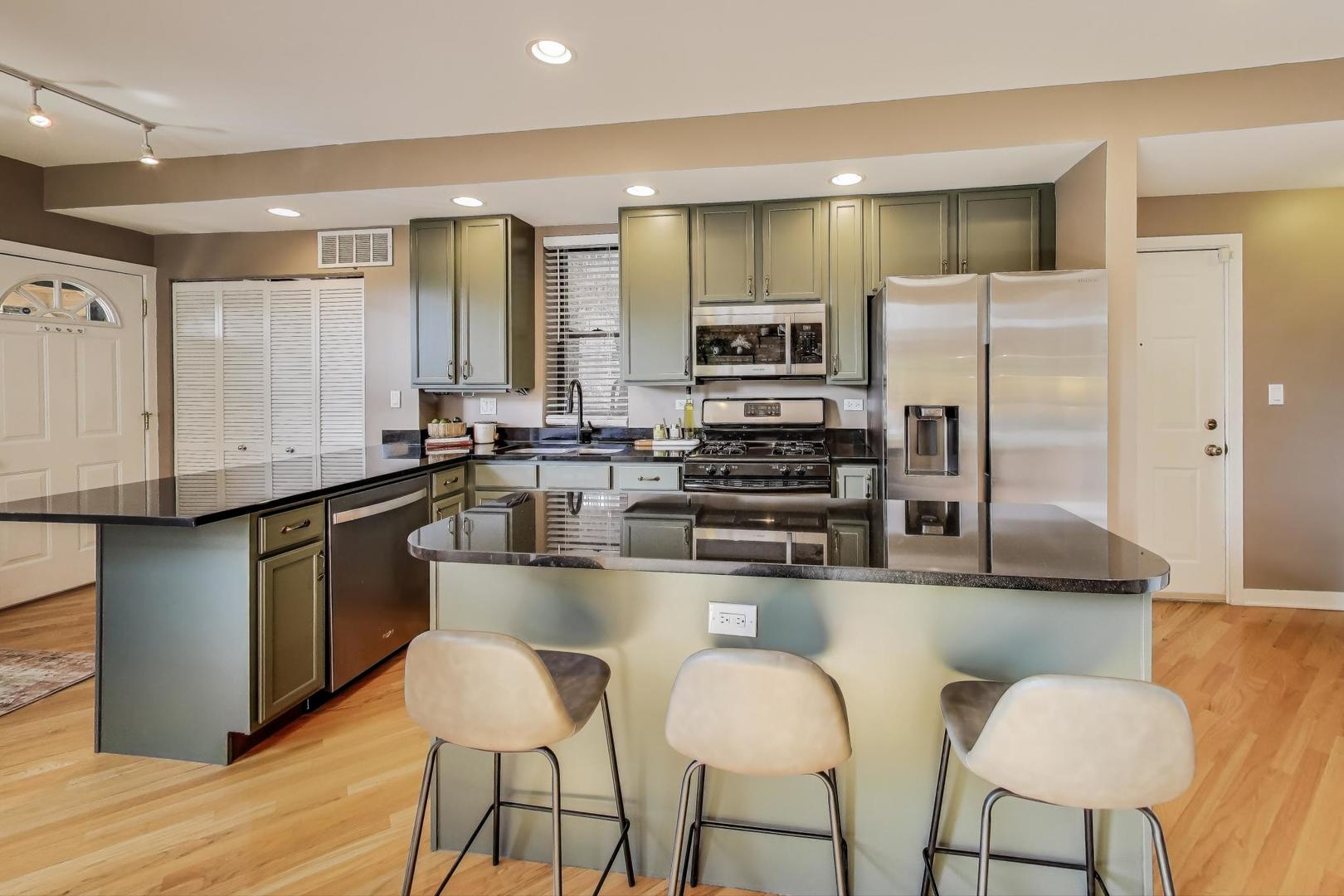 4818 N Hoyne Avenue Unit: 3