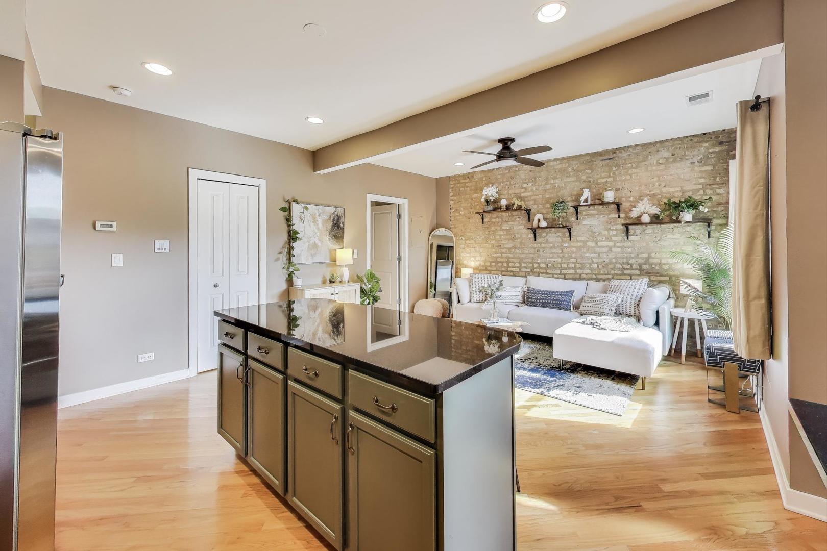 4818 N Hoyne Avenue Unit: 3