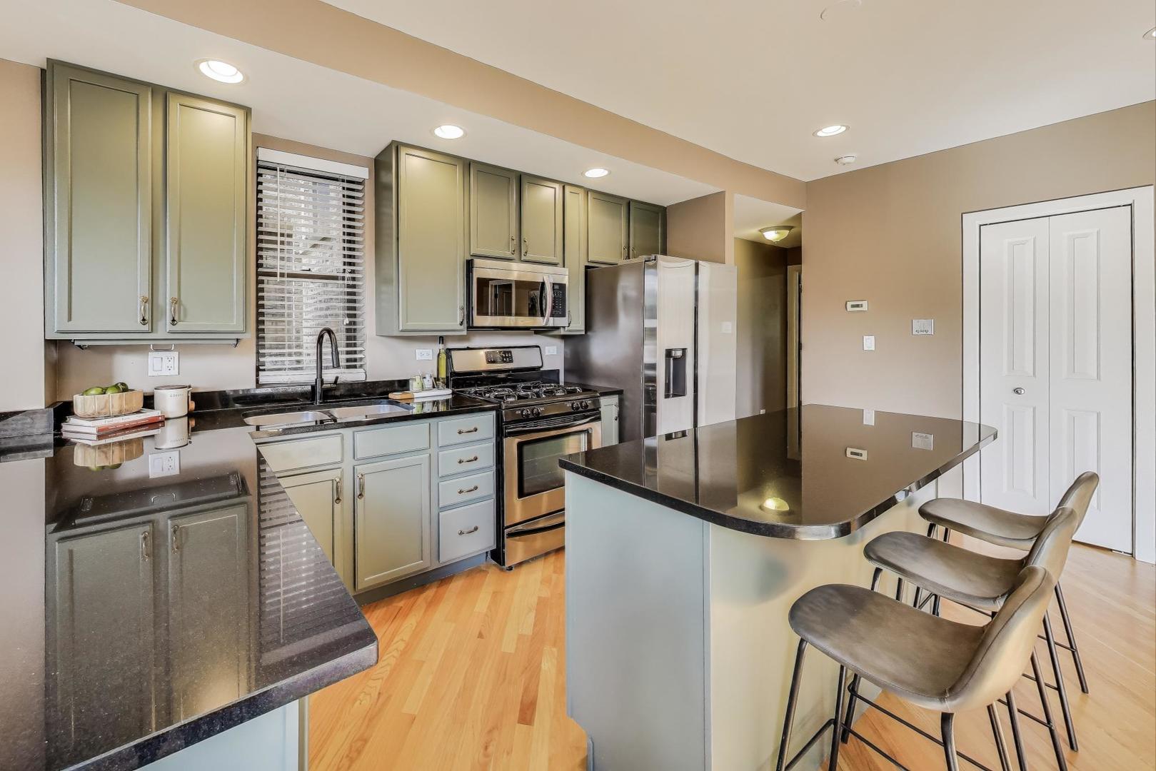 4818 N Hoyne Avenue Unit: 3