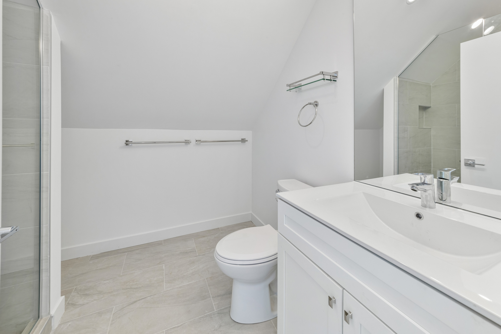 2825 N Damen Avenue Unit: 2R