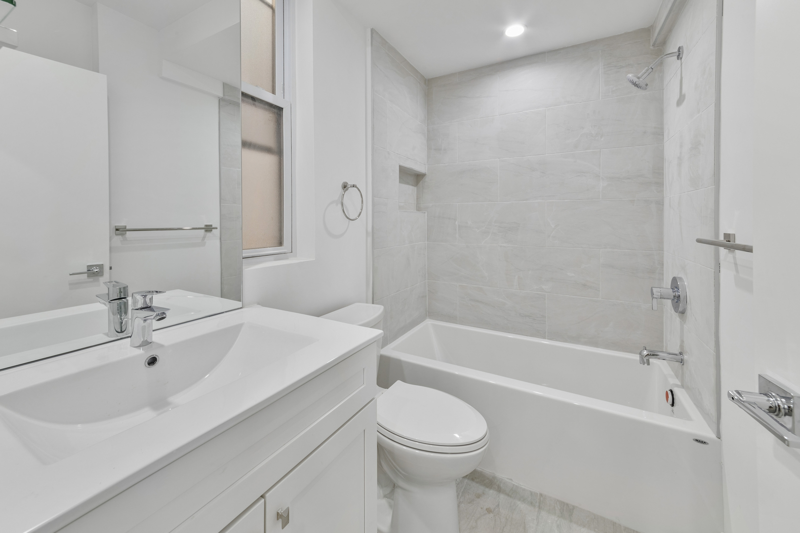 2825 N Damen Avenue Unit: 2R