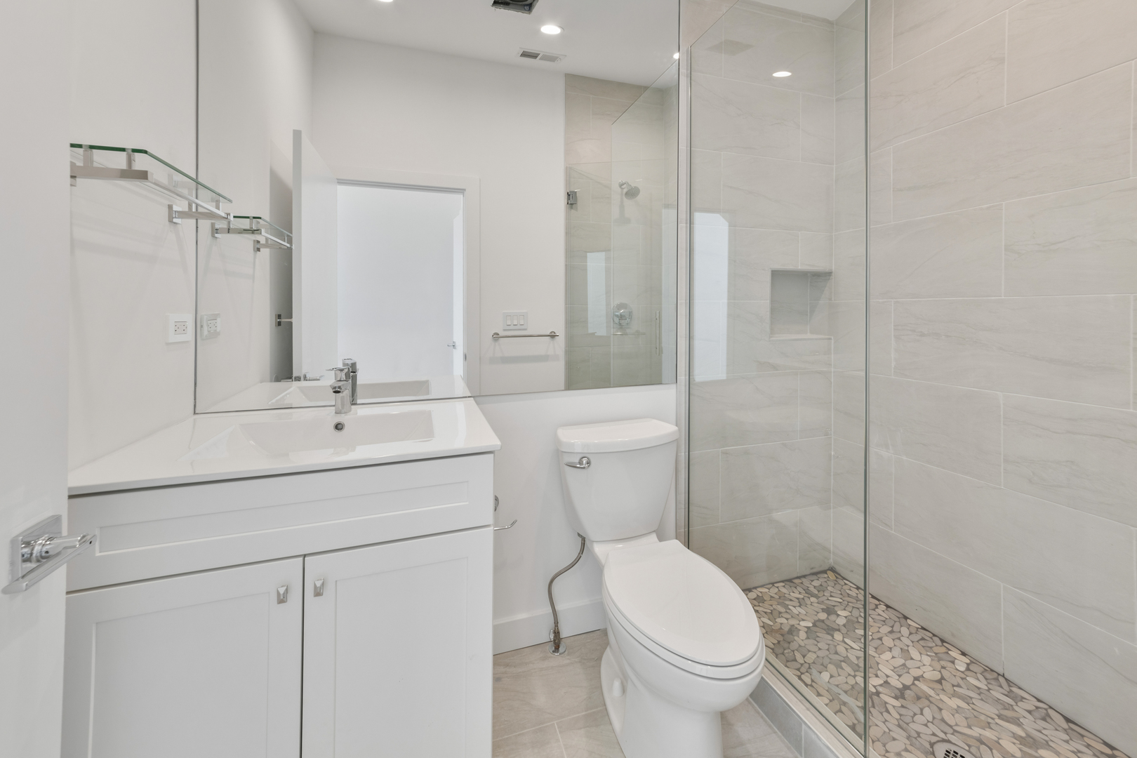 2825 N Damen Avenue Unit: 2R