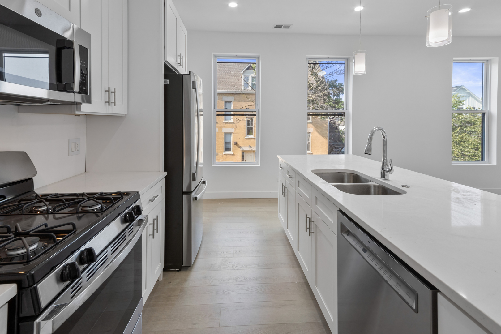 2825 N Damen Avenue Unit: 2R