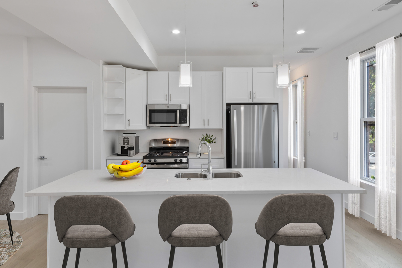 2825 N Damen Avenue Unit: 2R