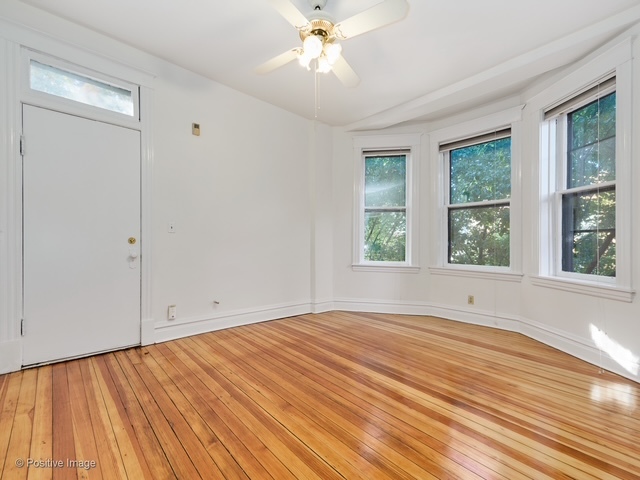 2023 W ROSCOE Street Unit: 3R