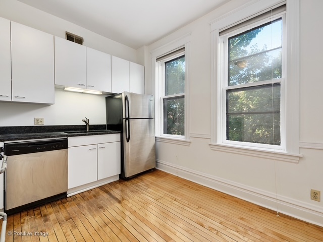 2023 W ROSCOE Street Unit: 3R