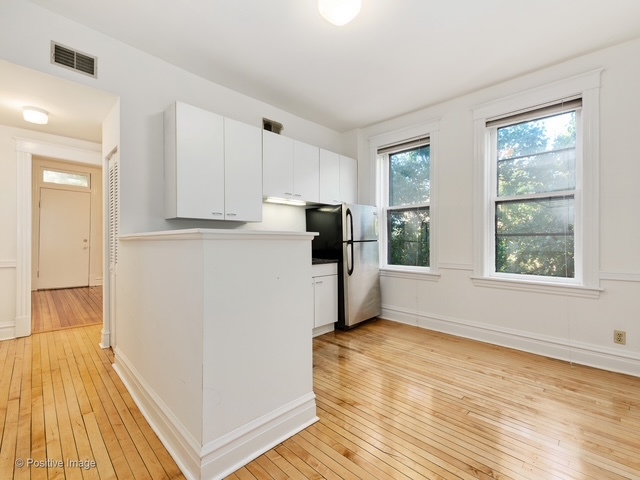 2023 W ROSCOE Street Unit: 3R