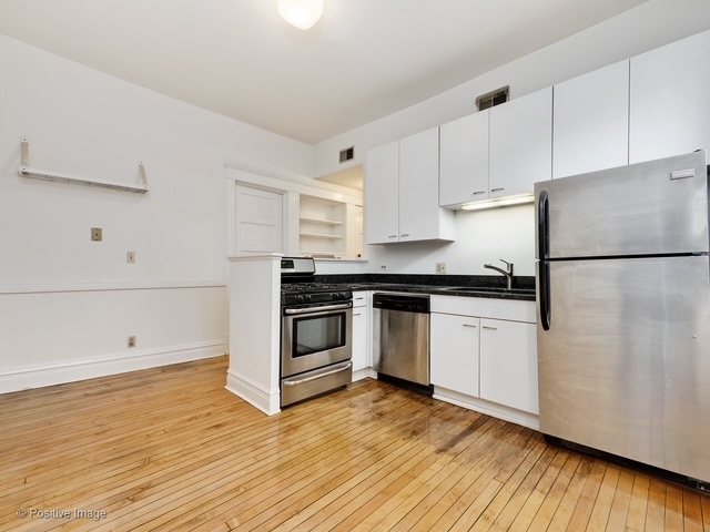 2023 W ROSCOE Street Unit: 3R
