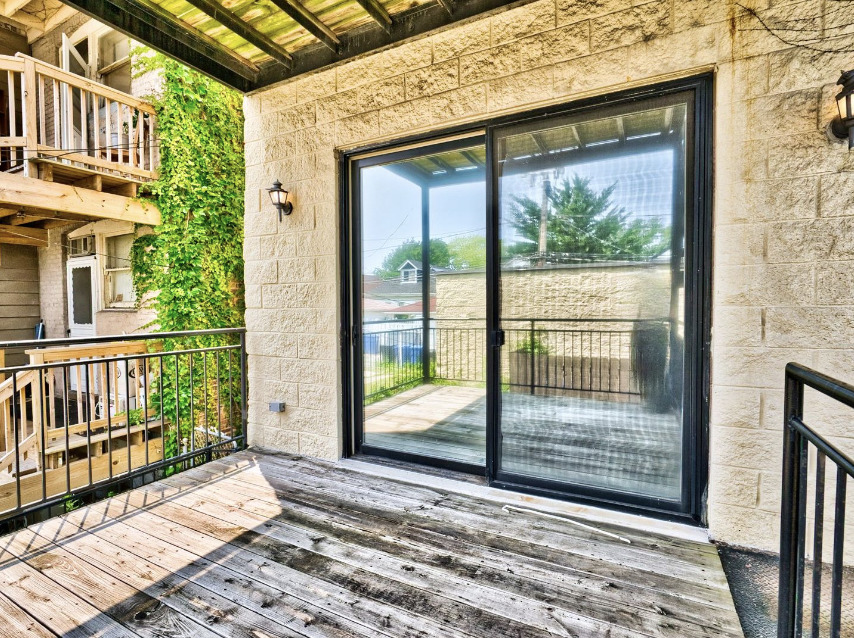 6439 N Rockwell Street Unit: 2