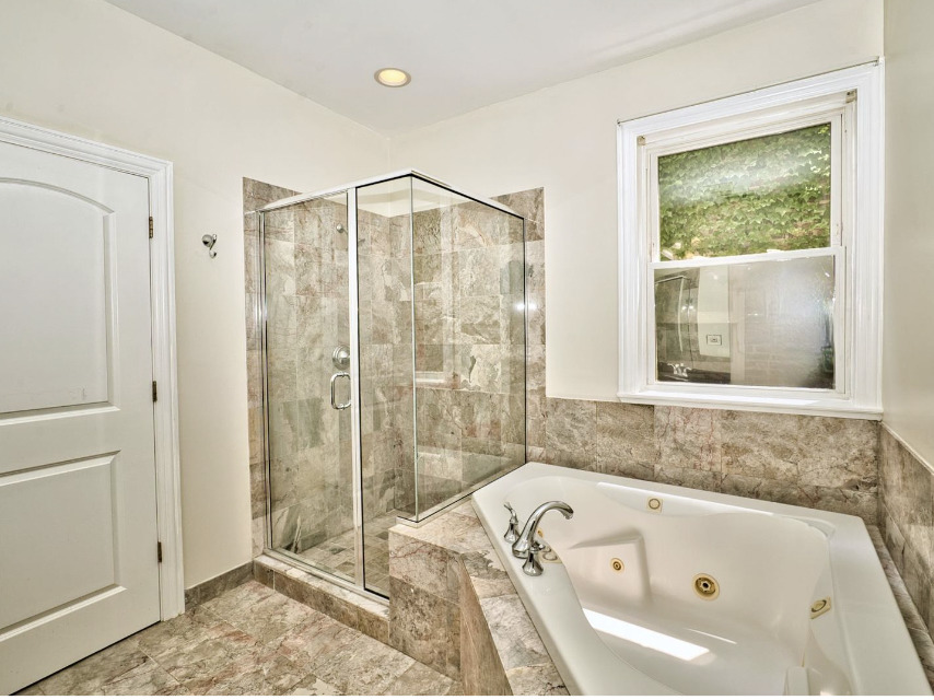 6439 N Rockwell Street Unit: 2