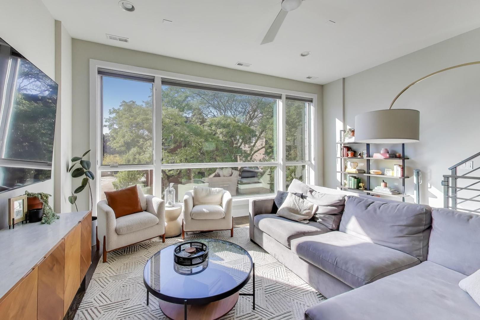 2910 W Palmer Street Unit: 2