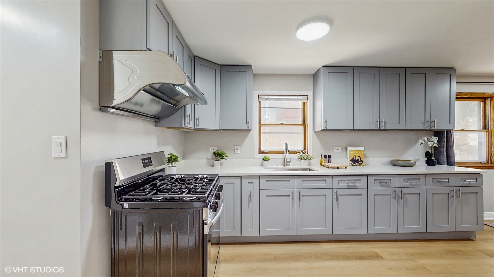 2701 S Hillock Avenue