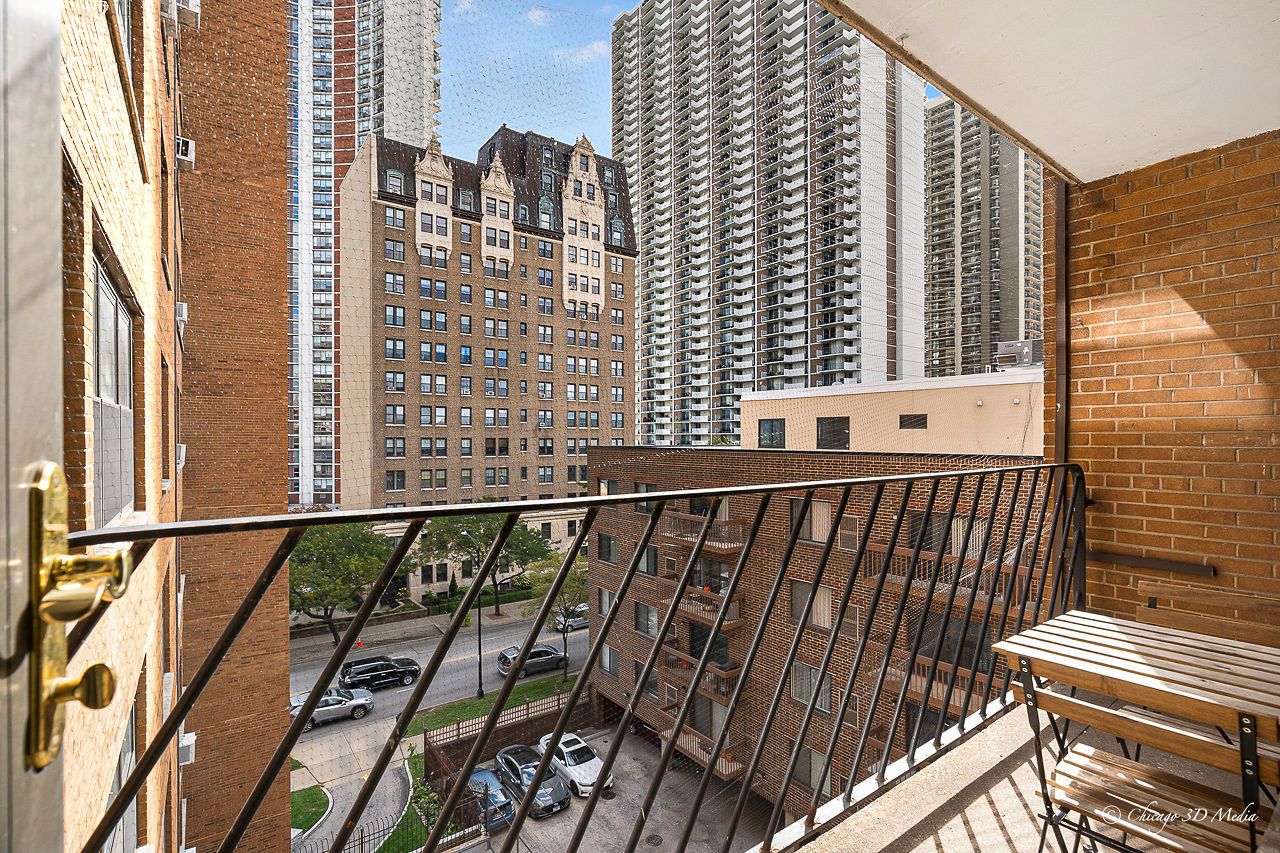 6118 N Sheridan Road Unit: 608