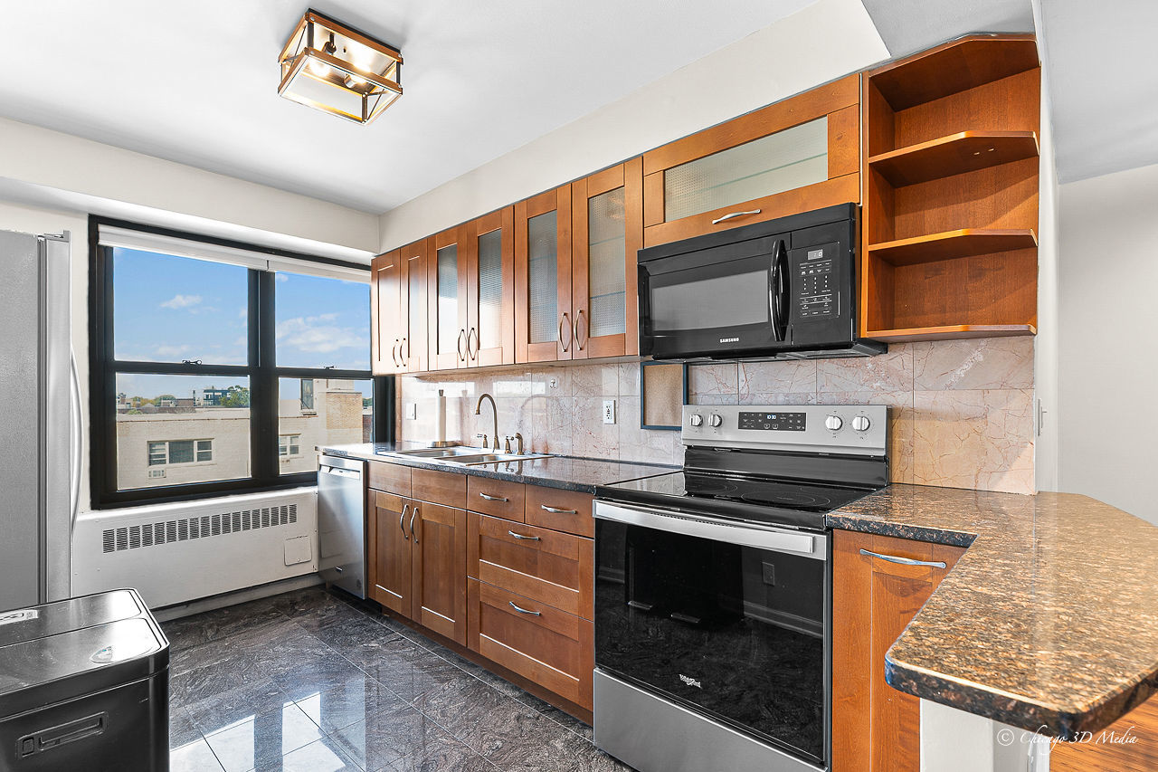 6118 N Sheridan Road Unit: 608