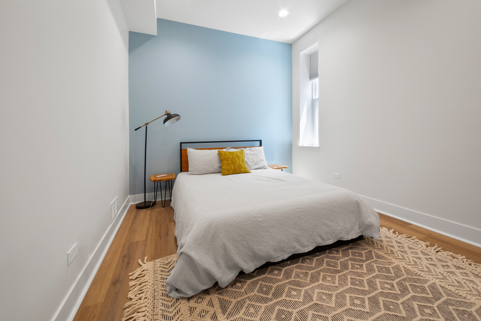 824 N Maplewood Avenue Unit: 2