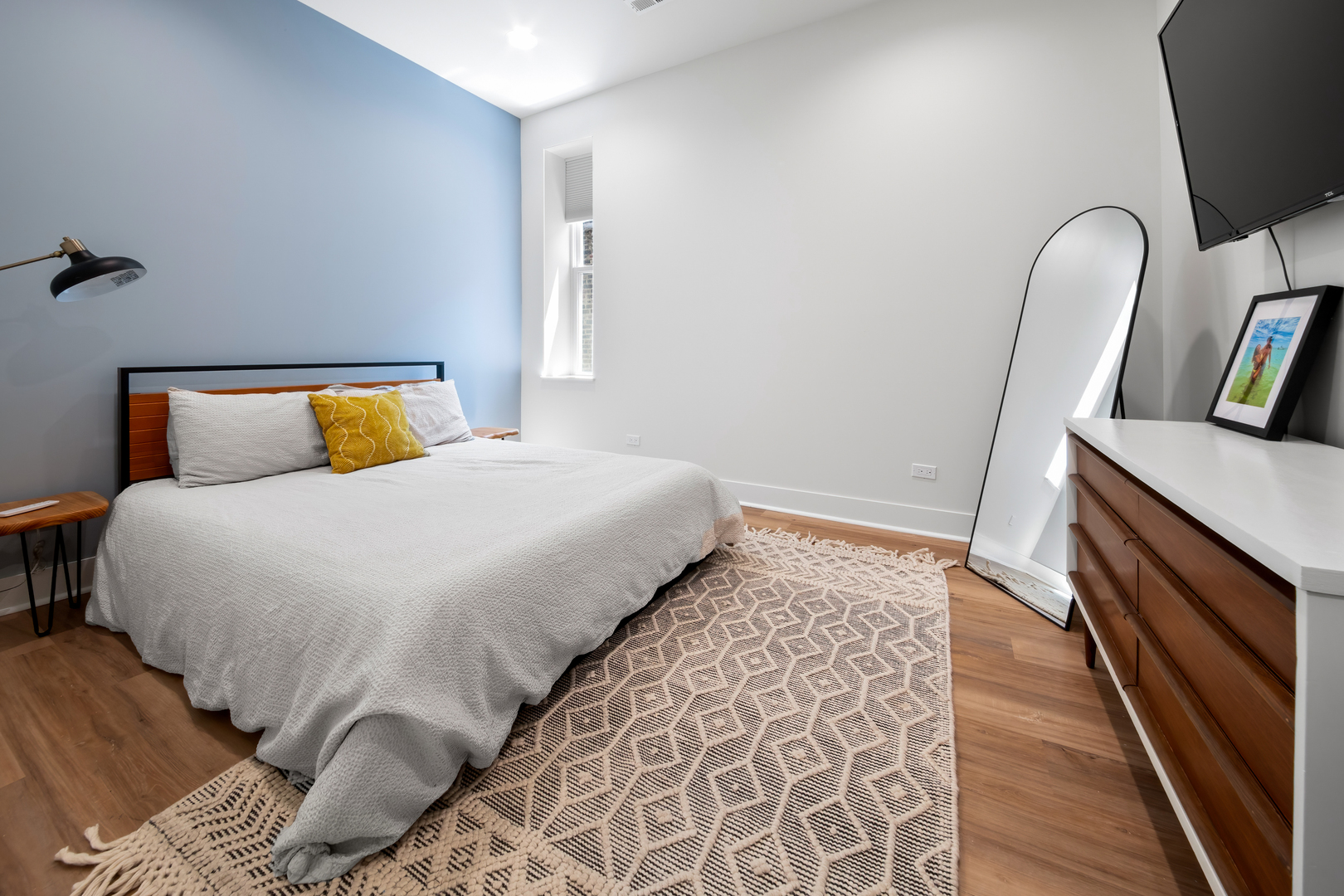 824 N Maplewood Avenue Unit: 2