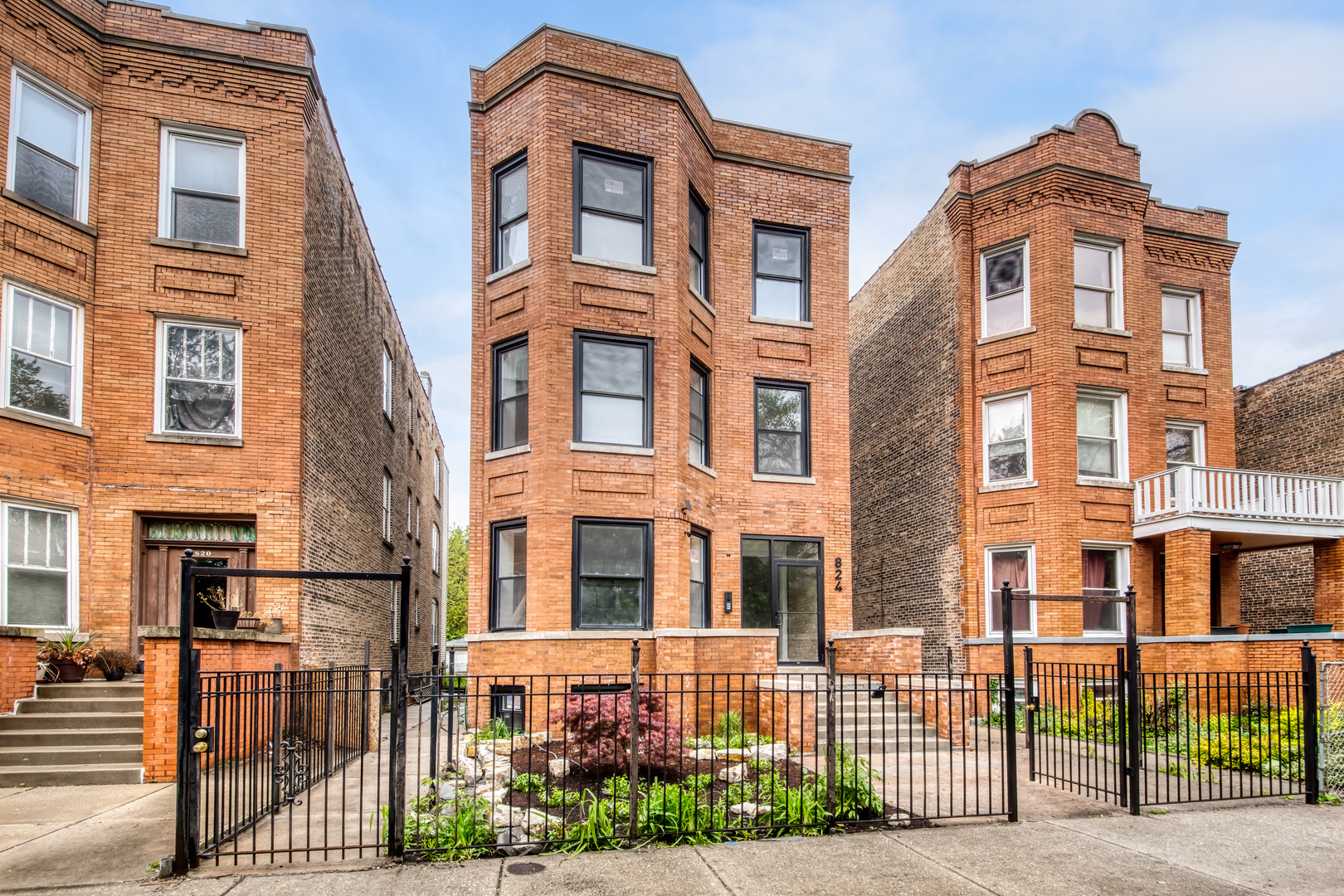 824 N Maplewood Avenue Unit: 2