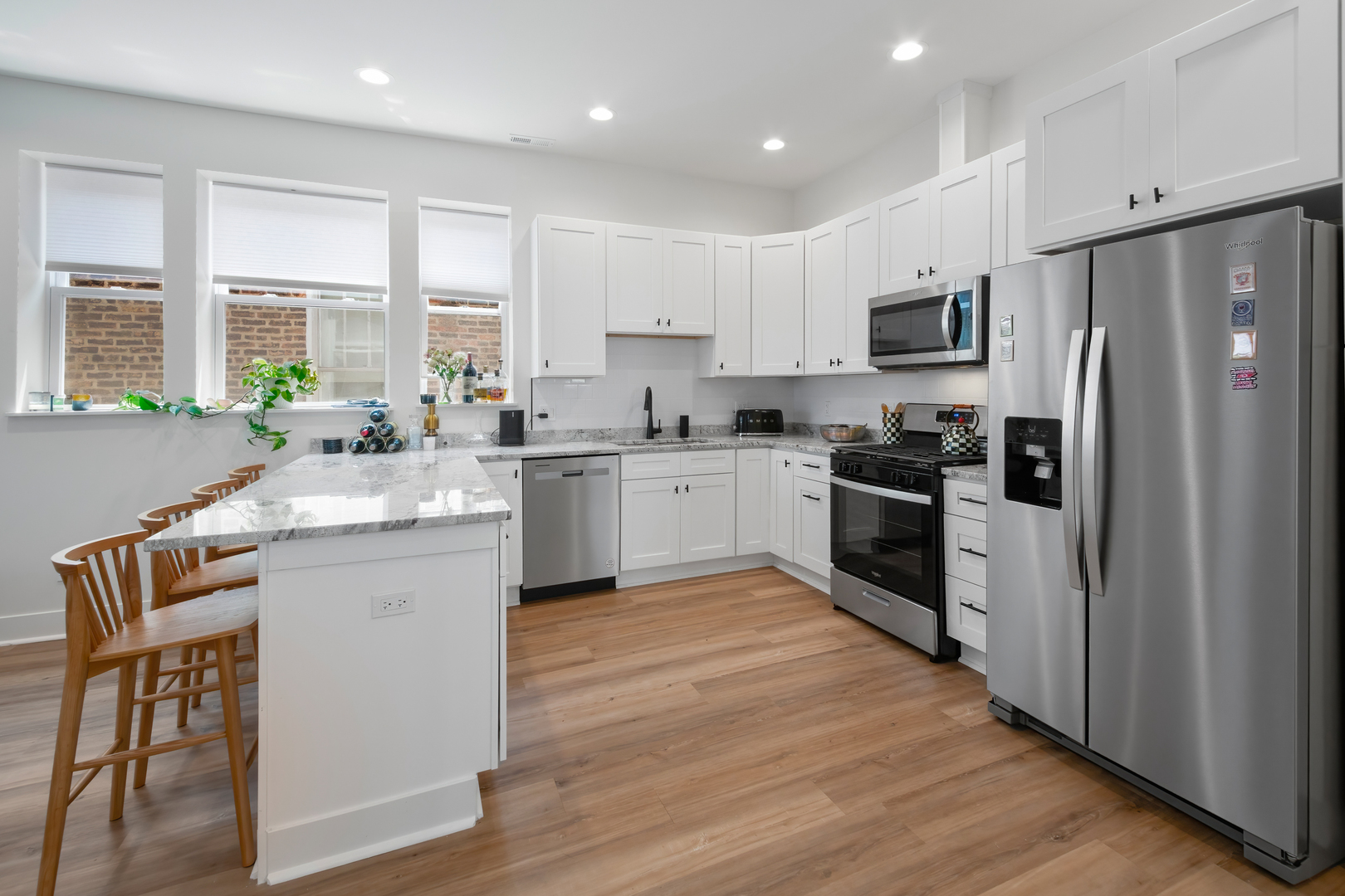 824 N Maplewood Avenue Unit: 2