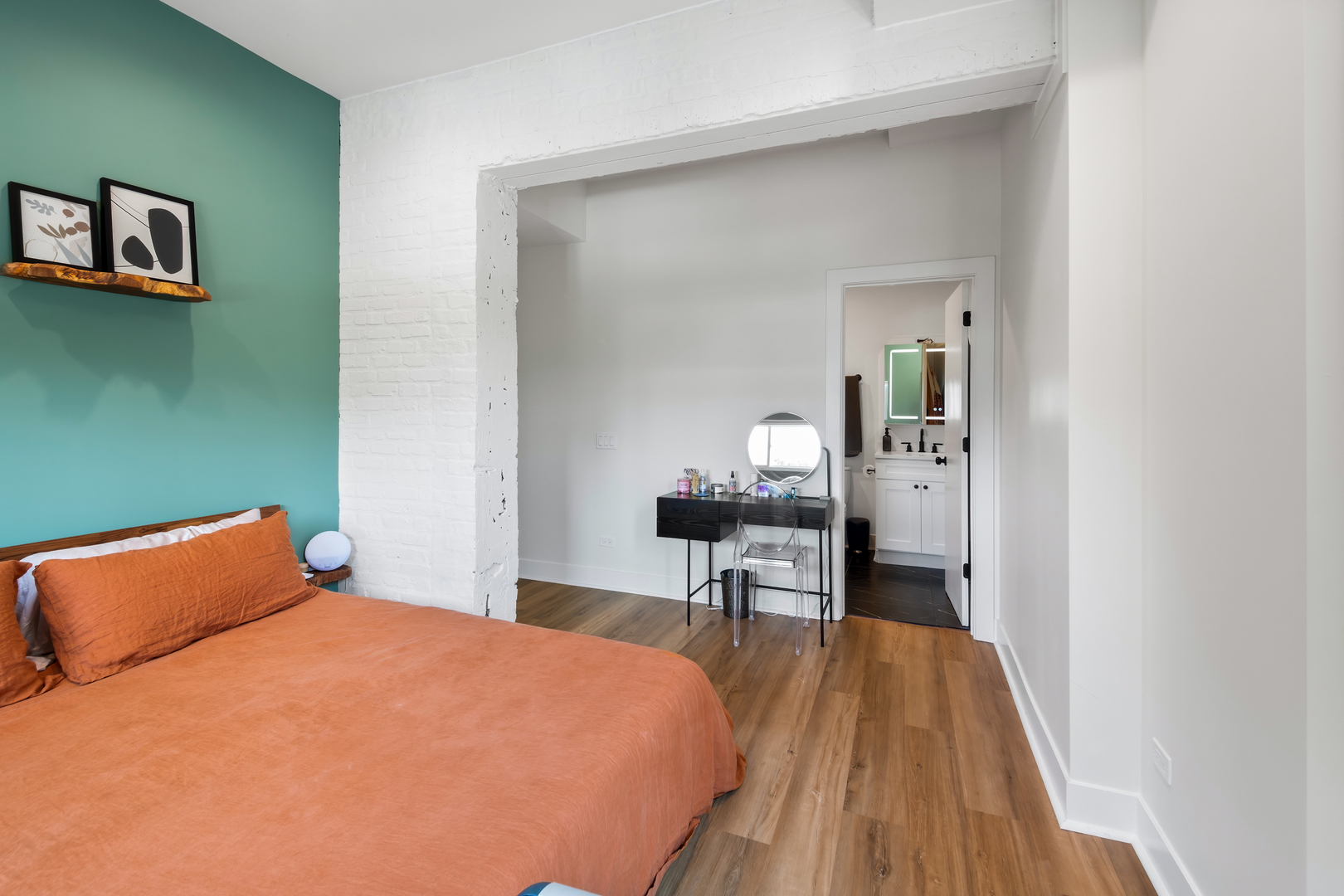 824 N Maplewood Avenue Unit: 2