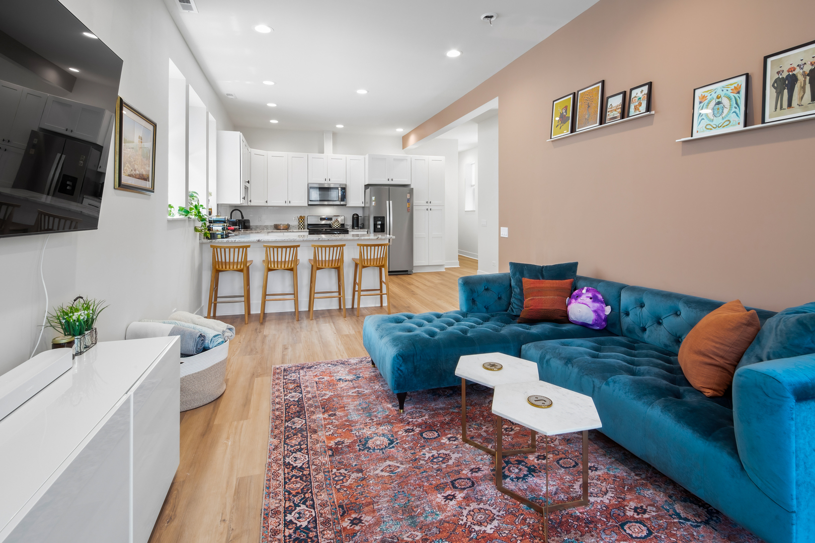 824 N Maplewood Avenue Unit: 2