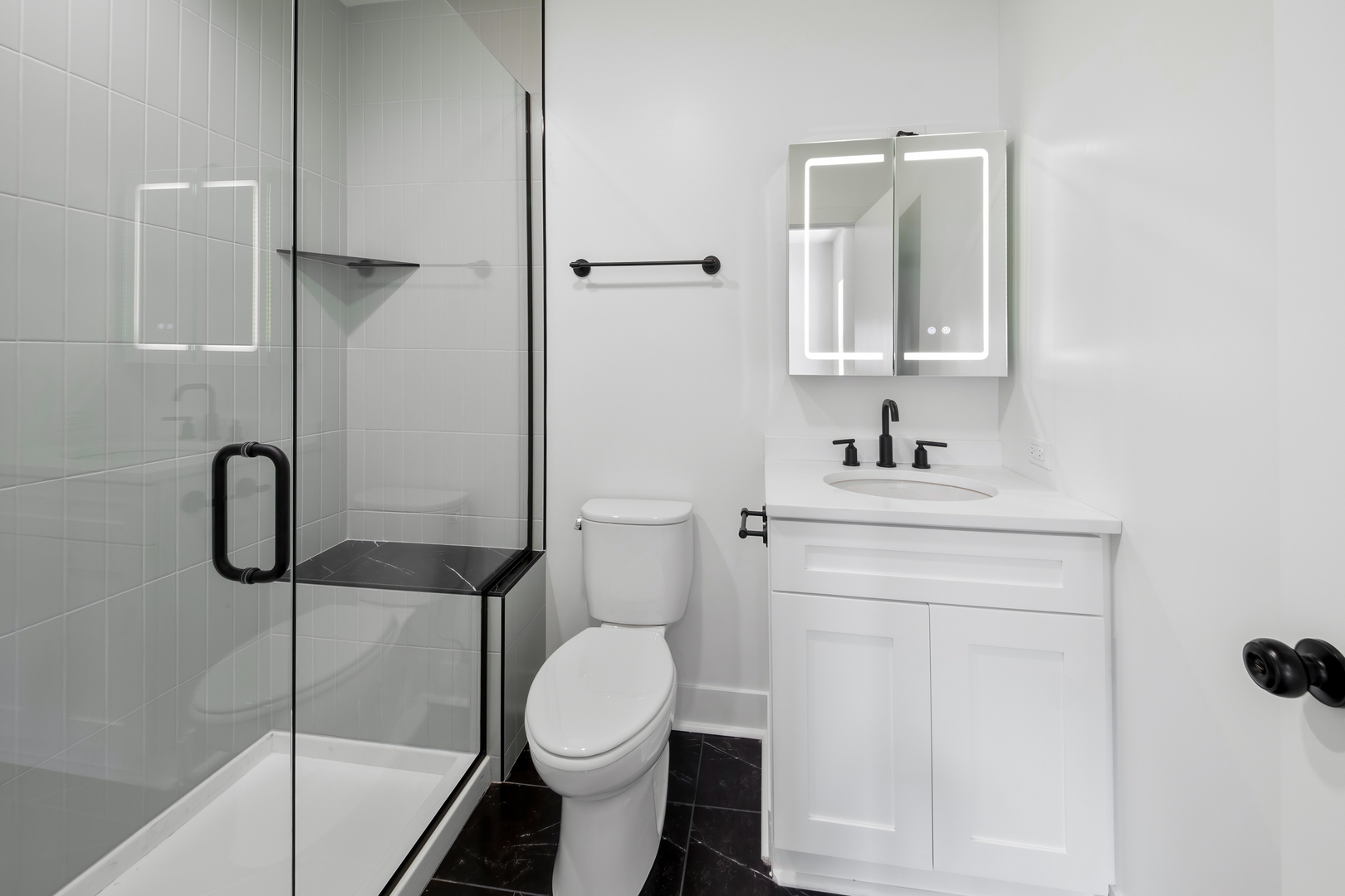 824 N Maplewood Avenue Unit: 2