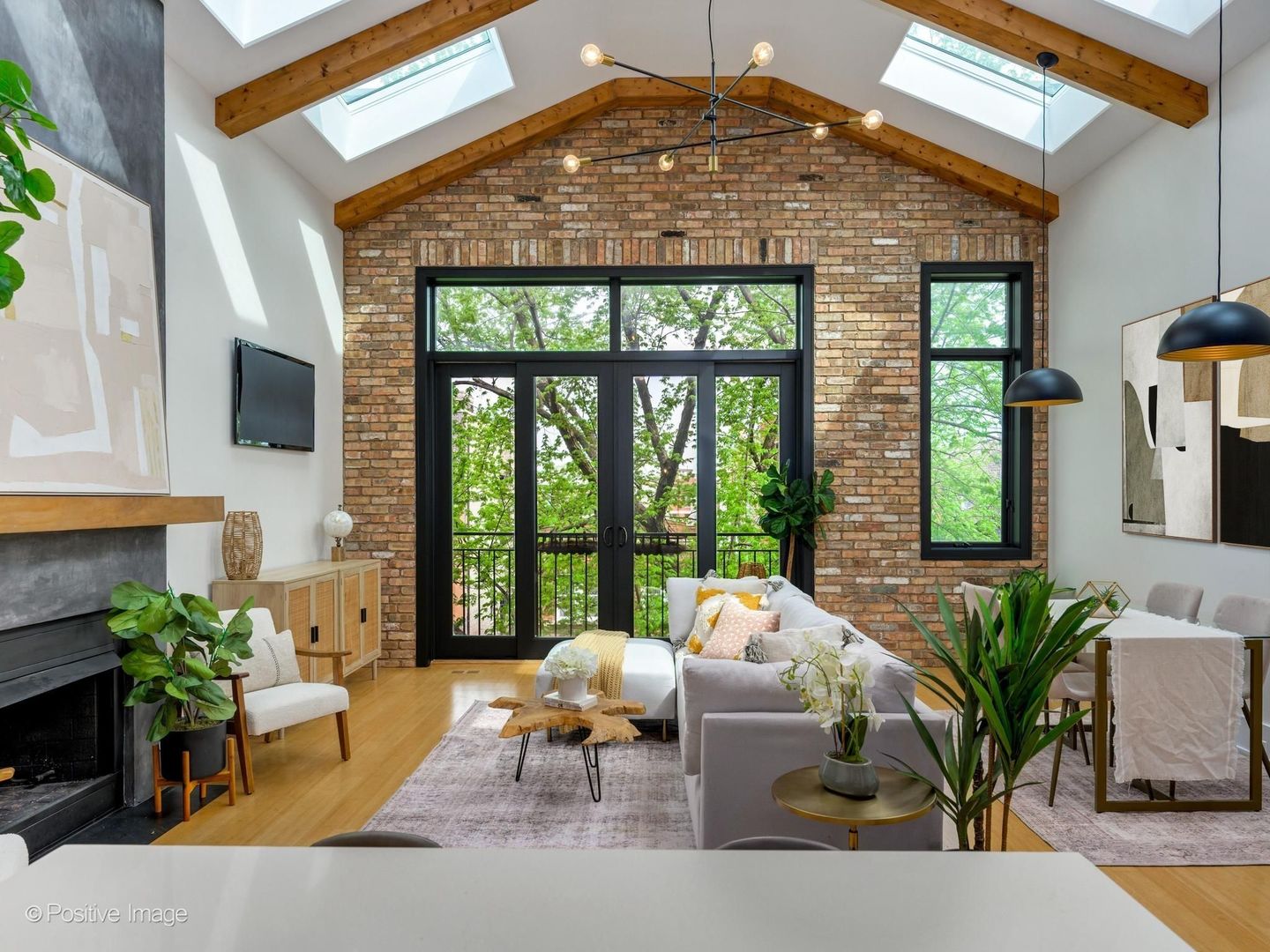 2455 W Walton Street Unit: 3