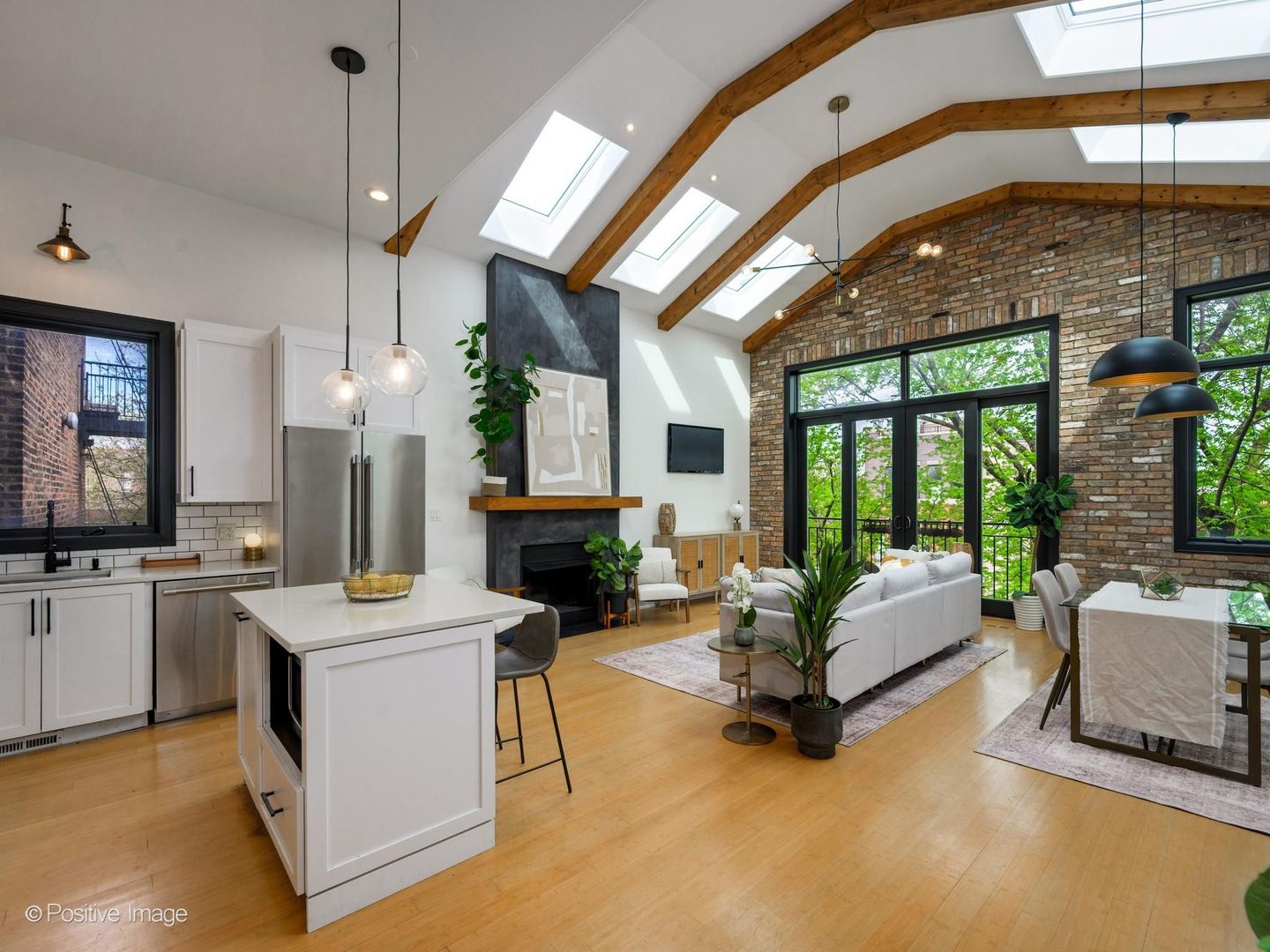 2455 W Walton Street Unit: 3