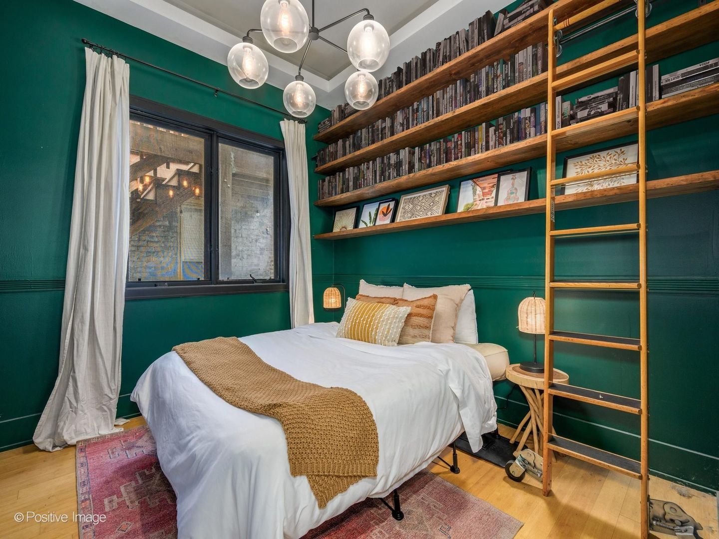 2455 W Walton Street Unit: 3