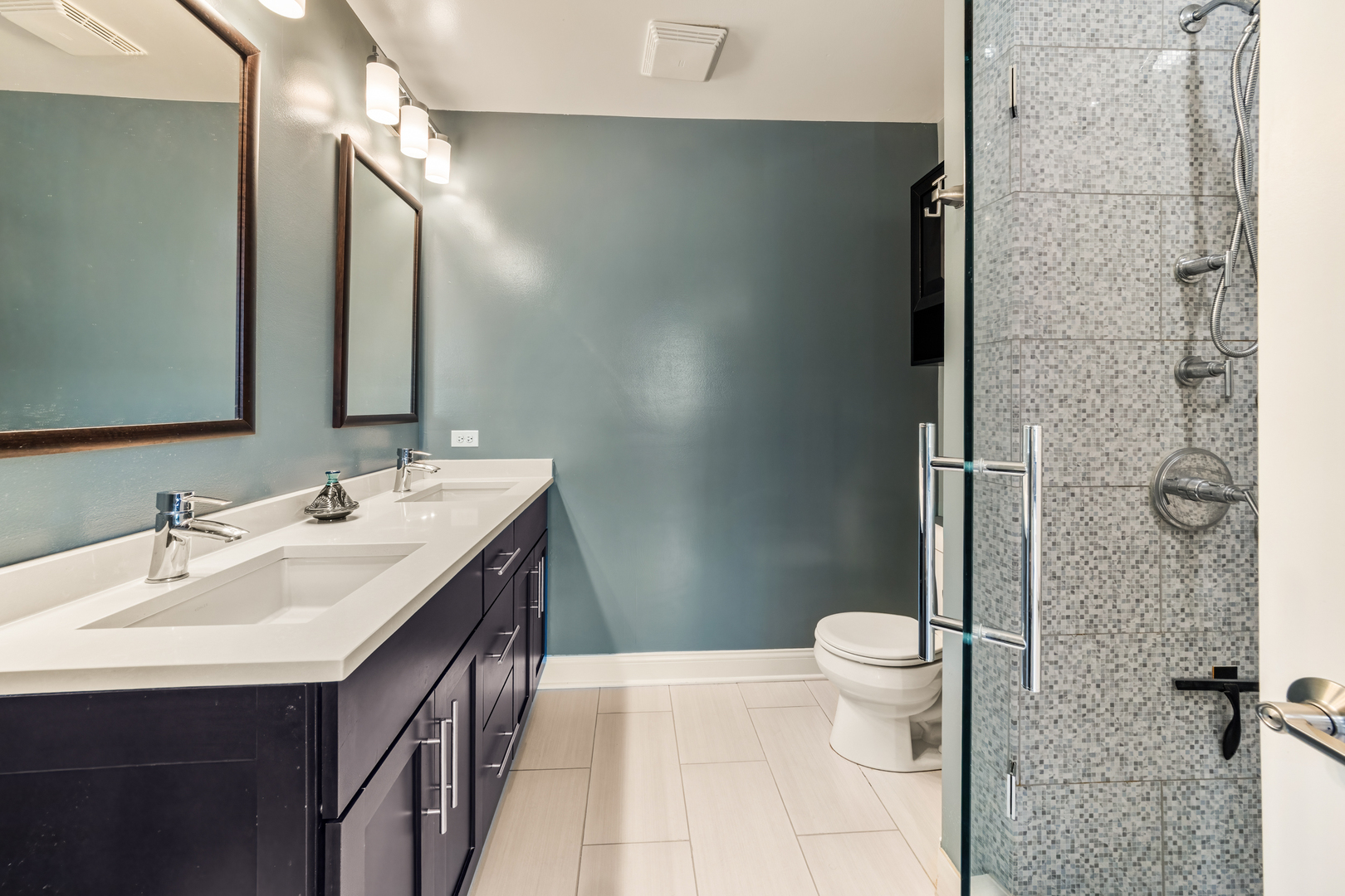 2605 W NORTH Avenue Unit: 2C