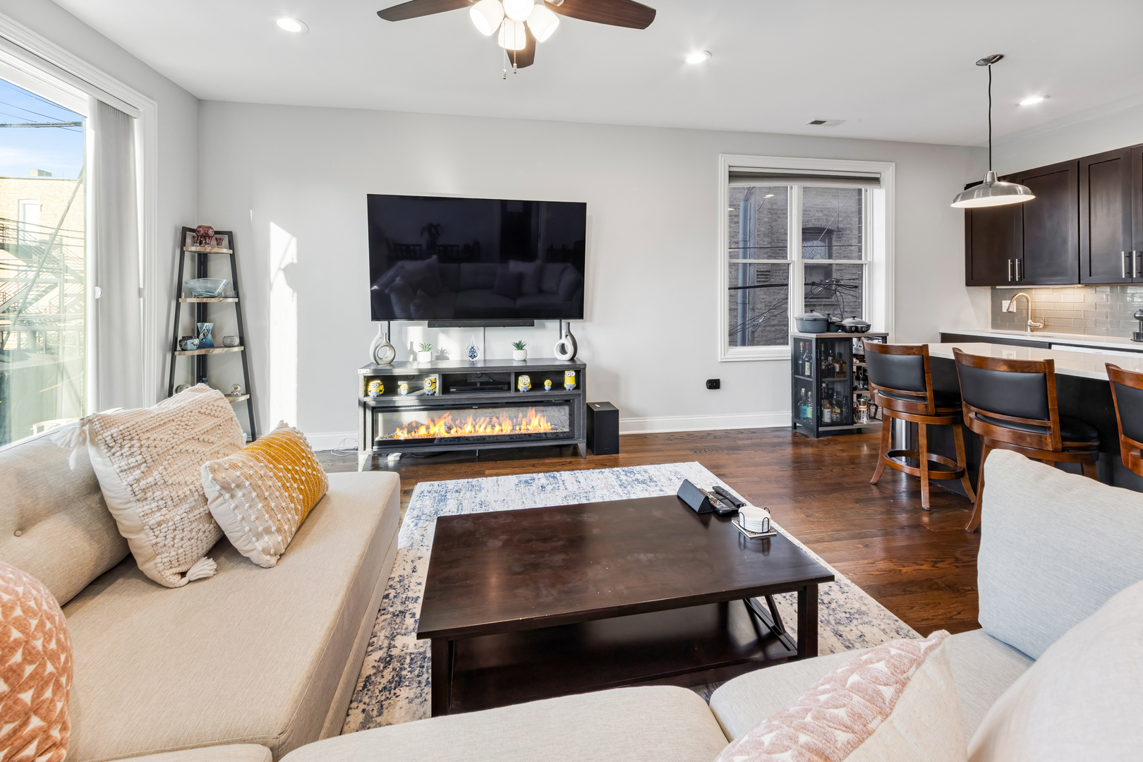 2605 W NORTH Avenue Unit: 2C