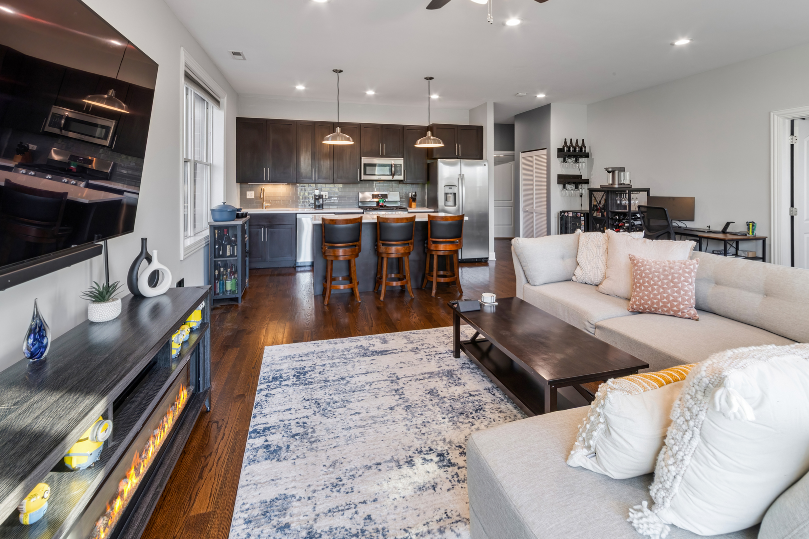 2605 W NORTH Avenue Unit: 2C