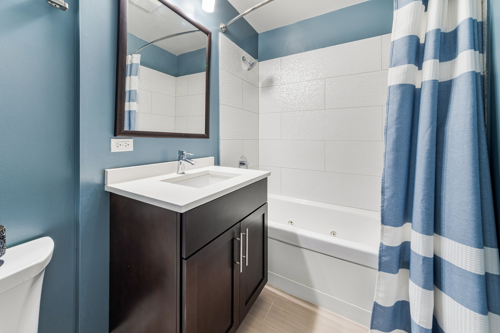 2605 W NORTH Avenue Unit: 2C