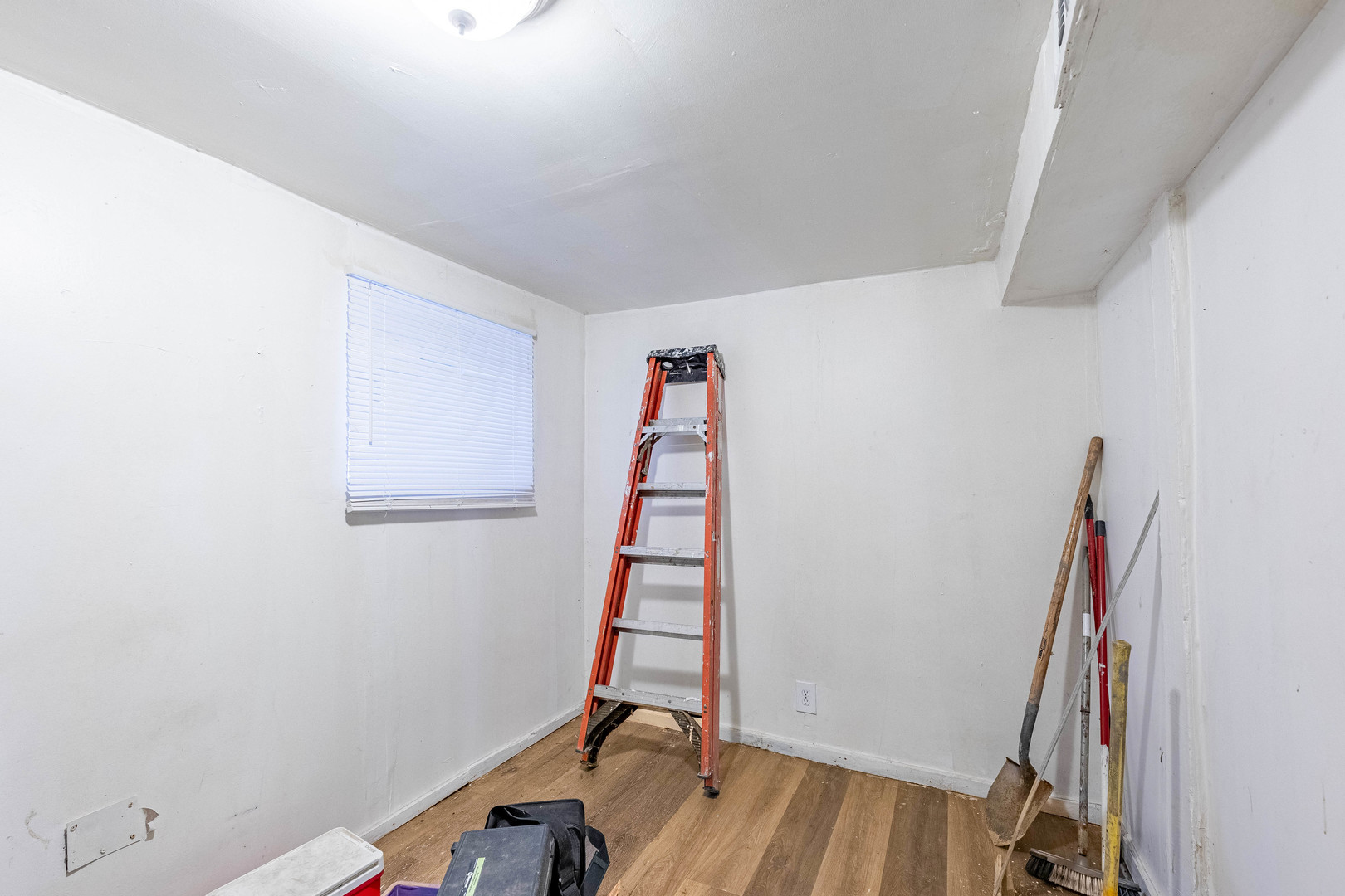 1600 S Saint Louis Avenue
