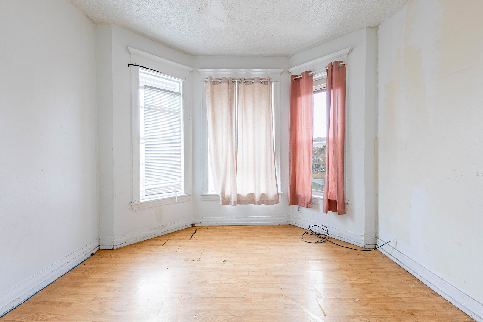 1600 S Saint Louis Avenue