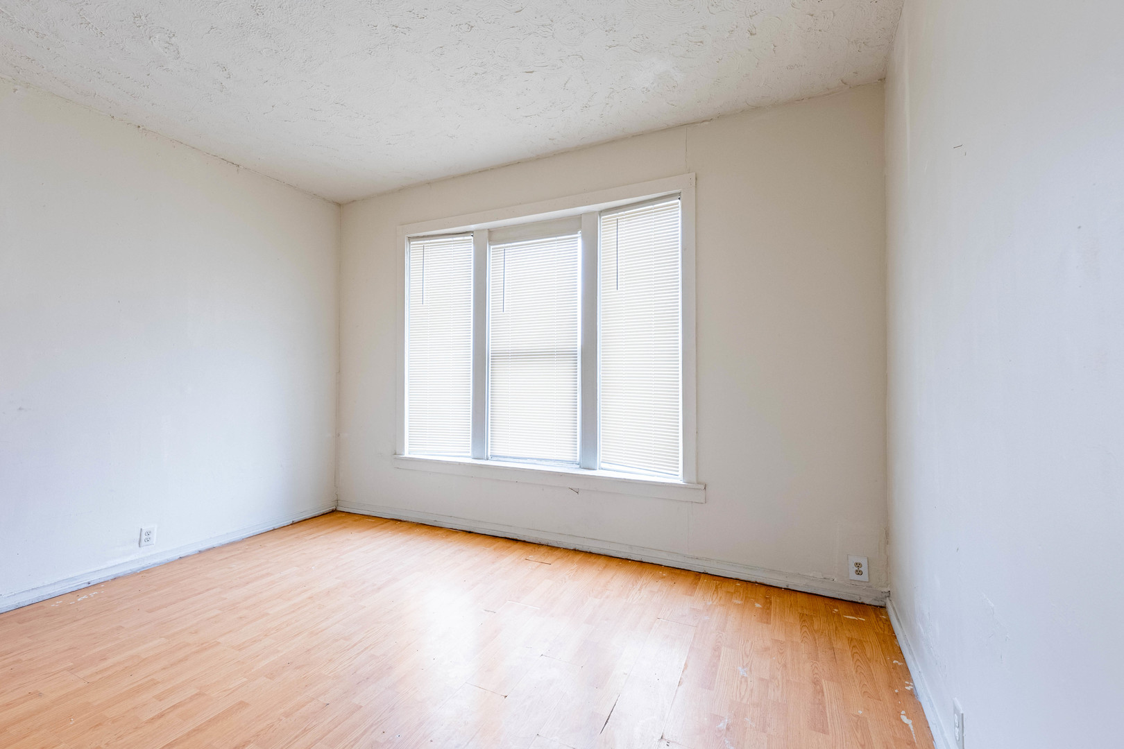 1600 S Saint Louis Avenue