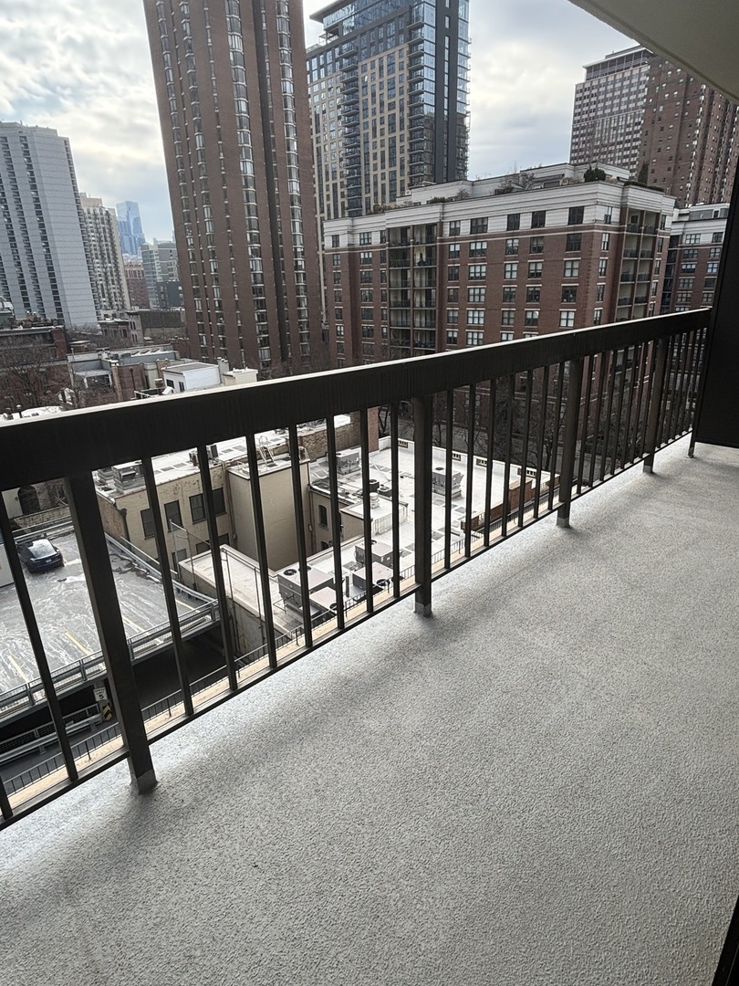 33 W Delaware Place Unit: 9C