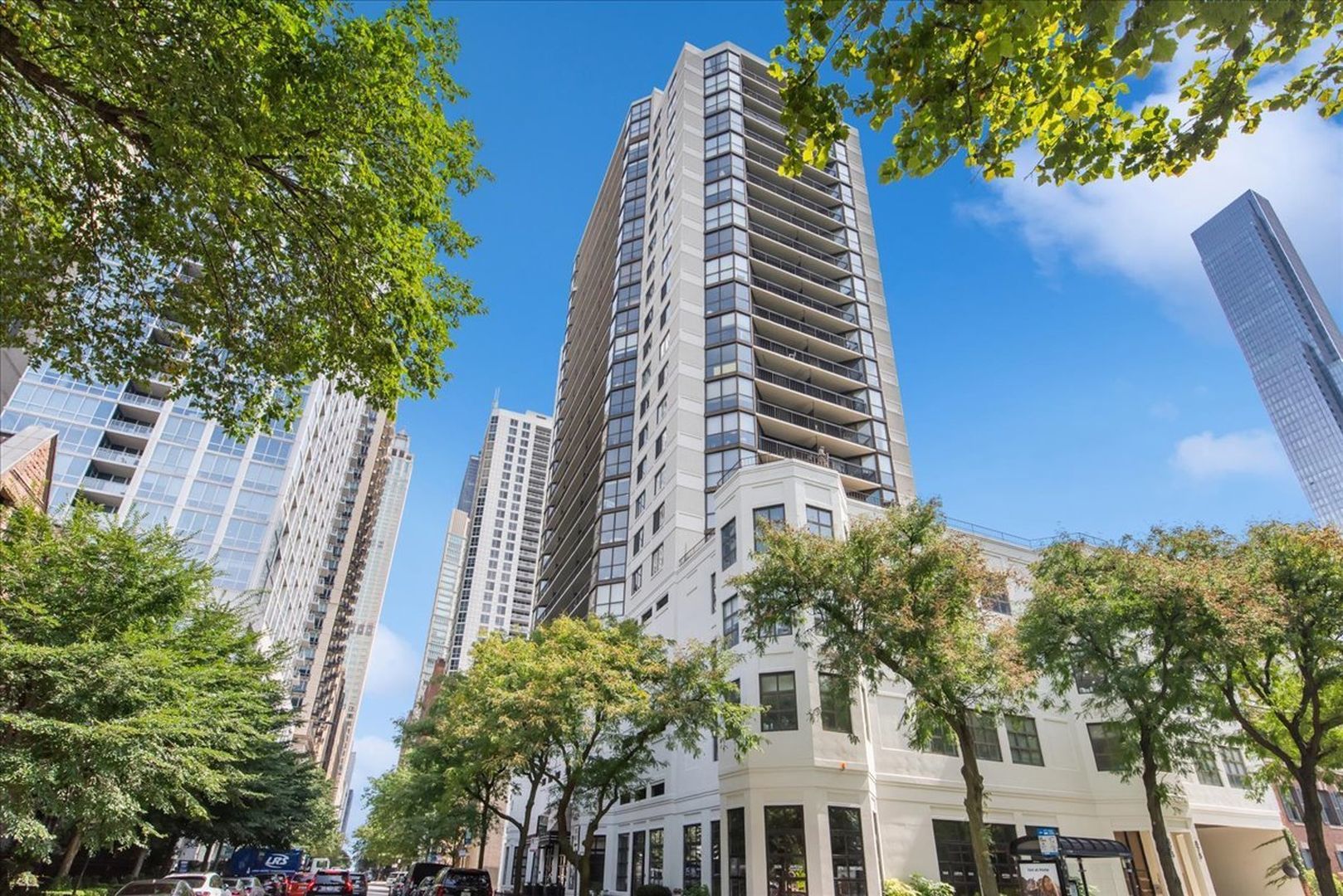 33 W Delaware Place Unit: 9C
