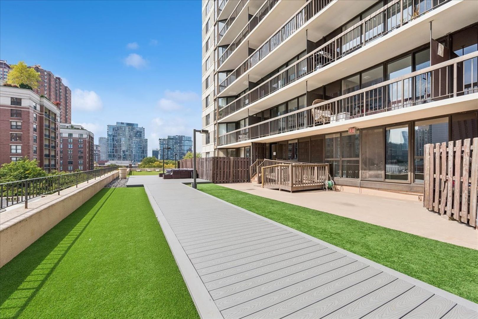 33 W Delaware Place Unit: 9C