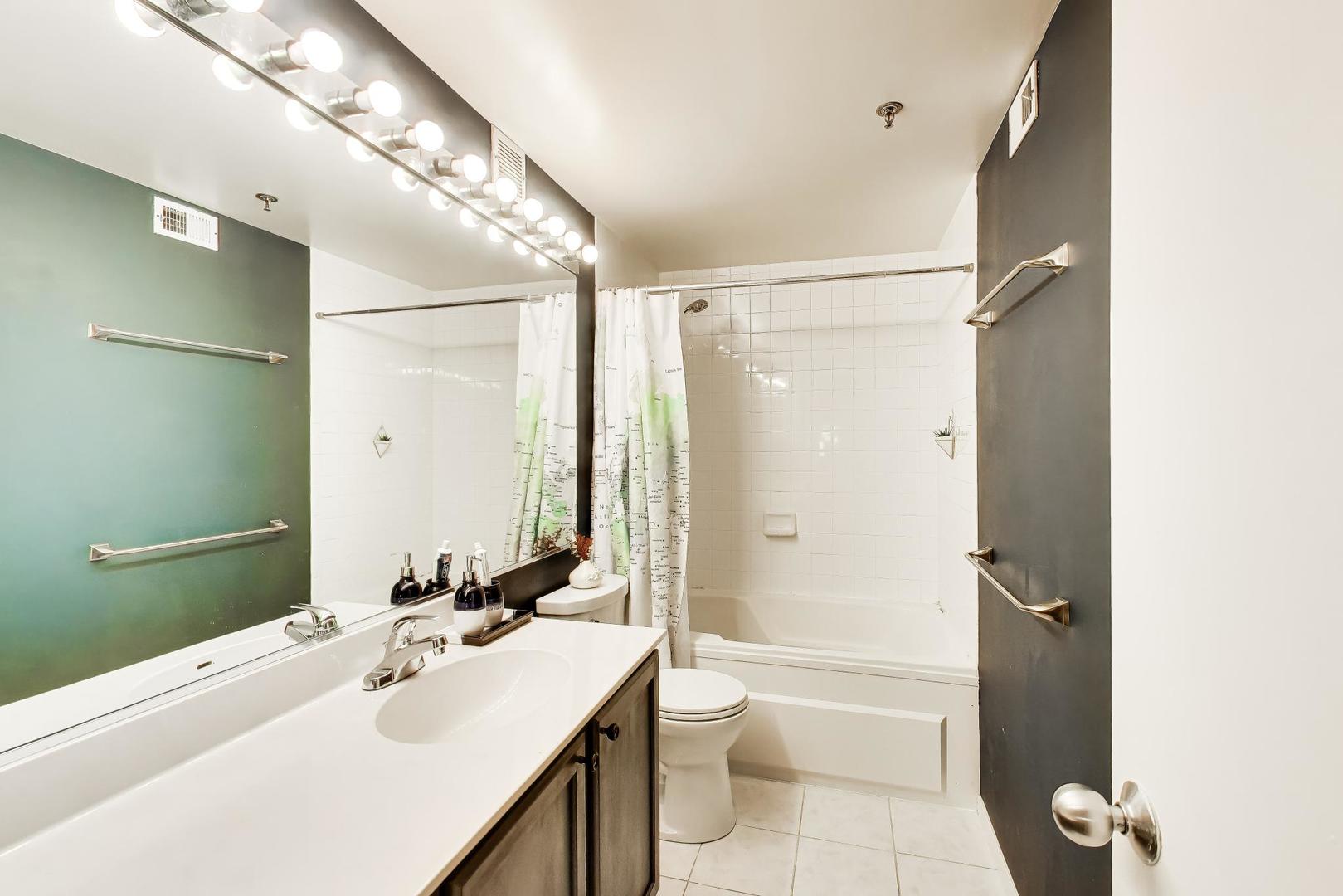 1250 W Van Buren Street Unit: 1A