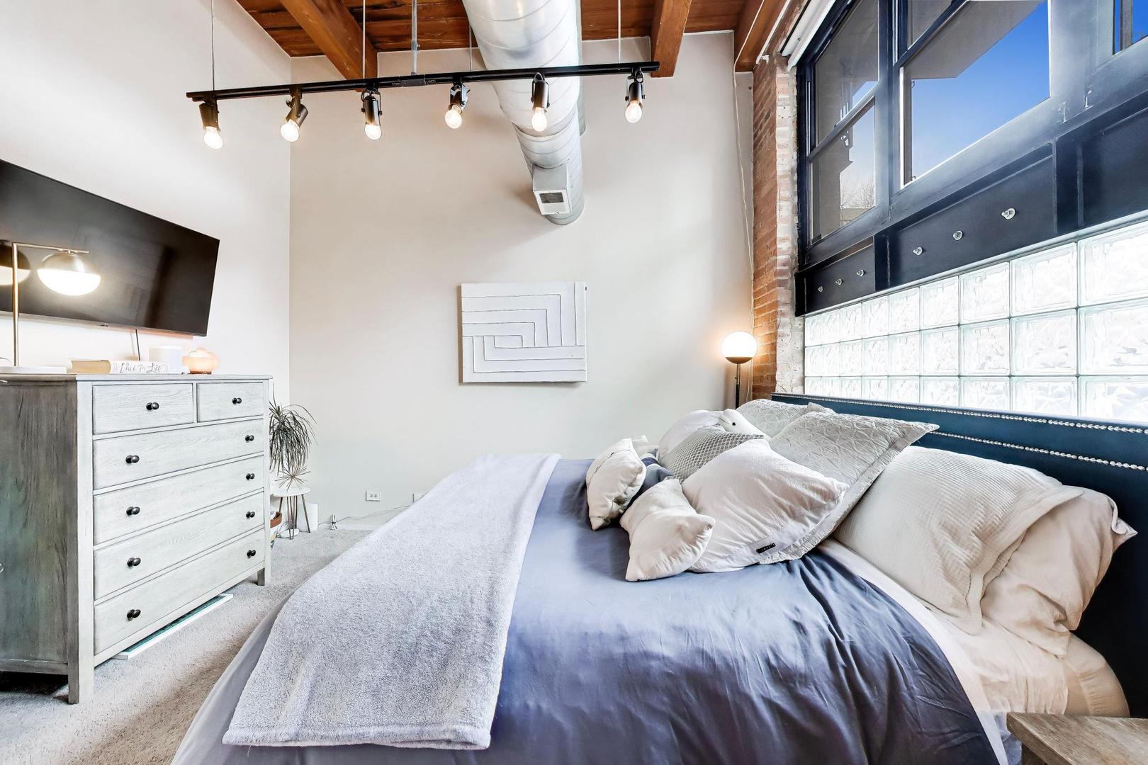 1250 W Van Buren Street Unit: 1A