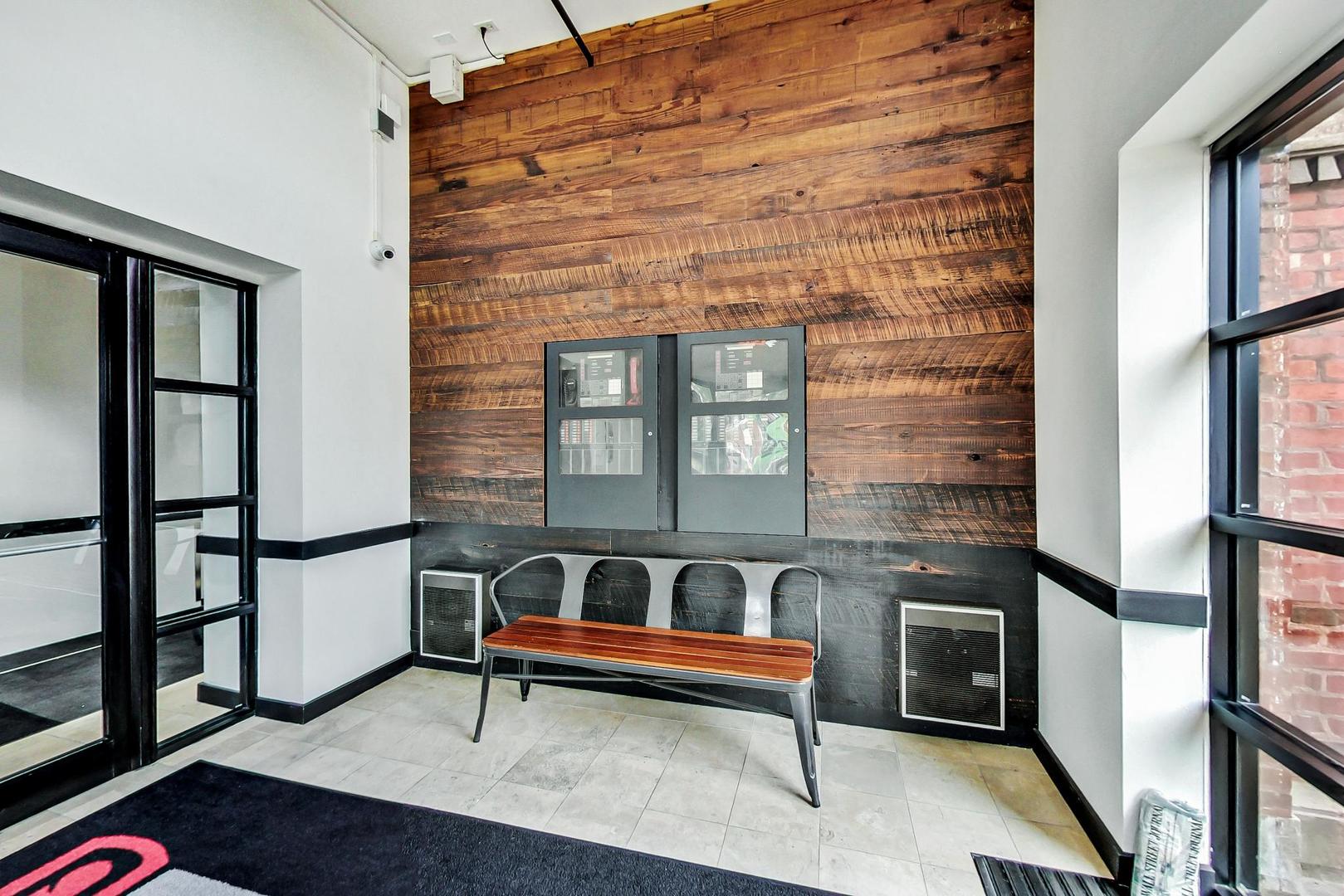 1250 W Van Buren Street Unit: 1A